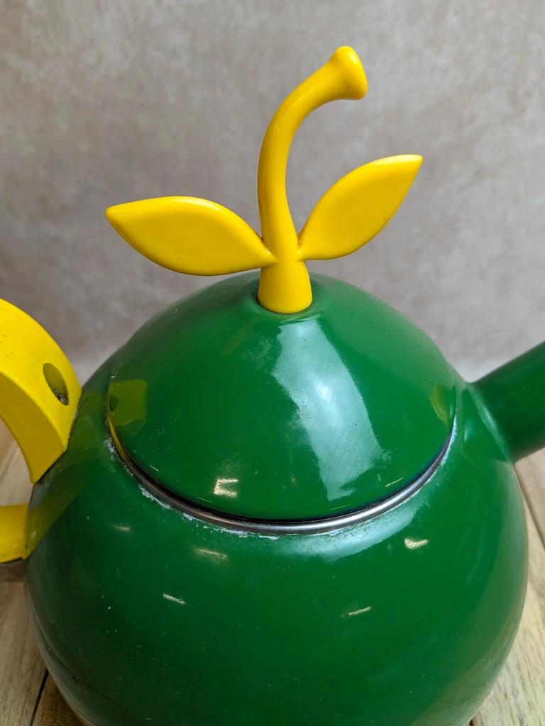Bouilloire sifflante vintage pomme 🍏 Tôle émaillée verte et jaune