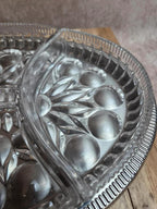 Plat apéritif compartimenté en verre sur plateau métal argenté vintage