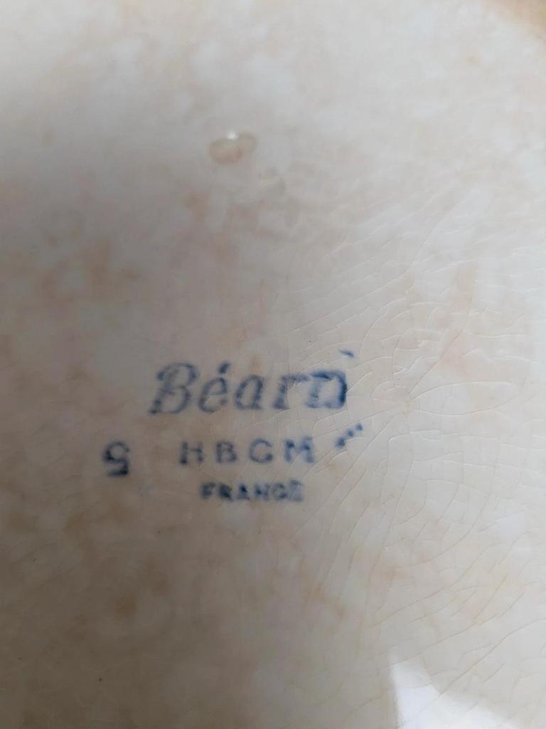 Plat creux ancien en terre de fer Hbcm modèle Béarn