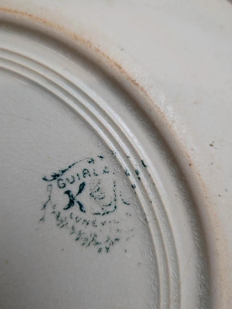 Assiette plate en terre de fer Lunéville – Modèle Guirlande – Ancienne