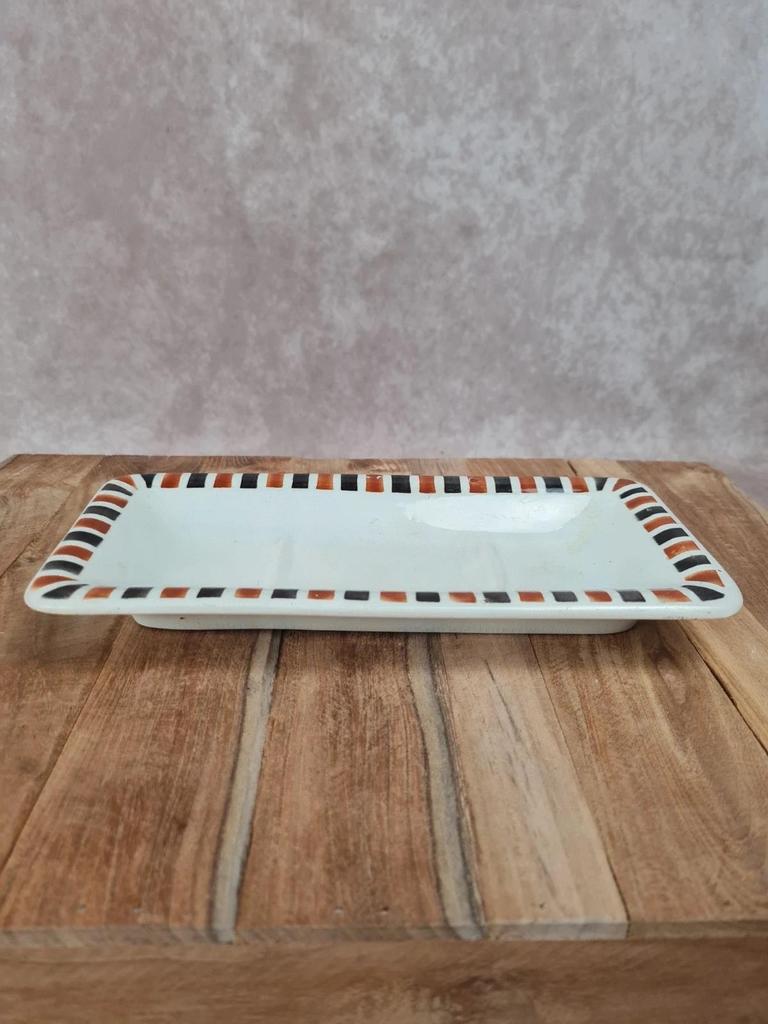 🧼 Ancien porte-peigne ou vide-poches en faïence blanche à décor géométrique noir et ocre