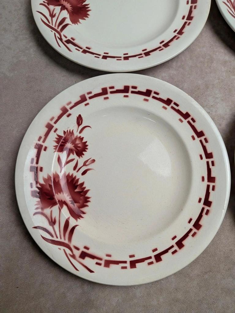 Lot de 6 assiettes plates en terre de fer Longwy – Modèle Viennois – Fleurs rouges