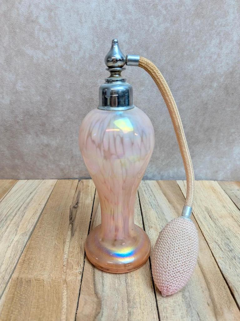 Flacon de parfum ancien verre irisé rose poire vaporisateur vintage