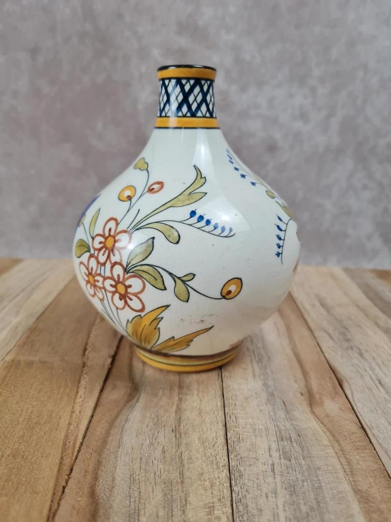 Vase ancien en faïence décorée main – décor floral & oiseau