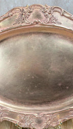 Plateau ovale ancien en métal argenté patiné – esprit Rocaille