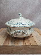 Soupière terre de fer ancienne décor bleu floral modèle Julien attribuée Grand Dépôt Paris