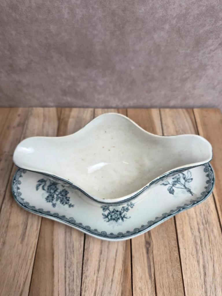 Saucière terre de fer Saint-amandinoise modèle Margot – décor bleu ancien