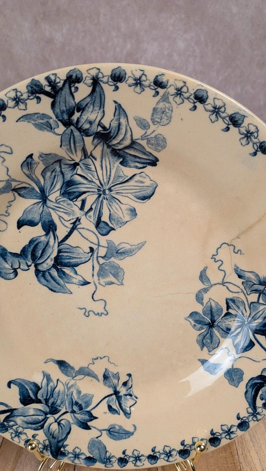 Assiette ancienne Terre de Fer Vieillard & Cie Bordeaux modèle Clématite