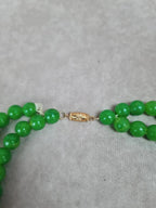 Collier vintage double rang en perles vertes façon lucite – Années 50/60