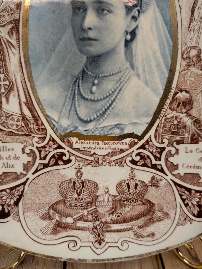 Assiette parlante Terre de fer Sarreguemines – Impératrice Alexandra Feodorovna – Russie