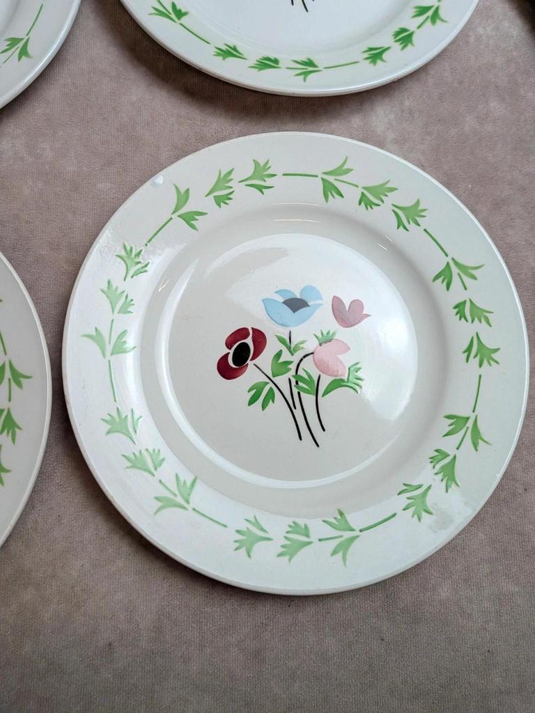 Lot de 9 assiettes plates en terre de fer Digoin Sarreguemines – Modèle Poupette – Vintage