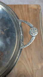 Coupe ancienne en métal argenté poinçonné – décor floral & anses travaillées