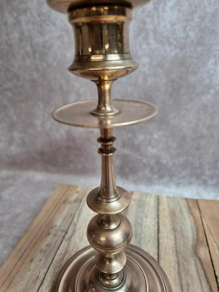 Paire de bougeoirs anciens en laiton massif – Élégance classique et intemporelle
