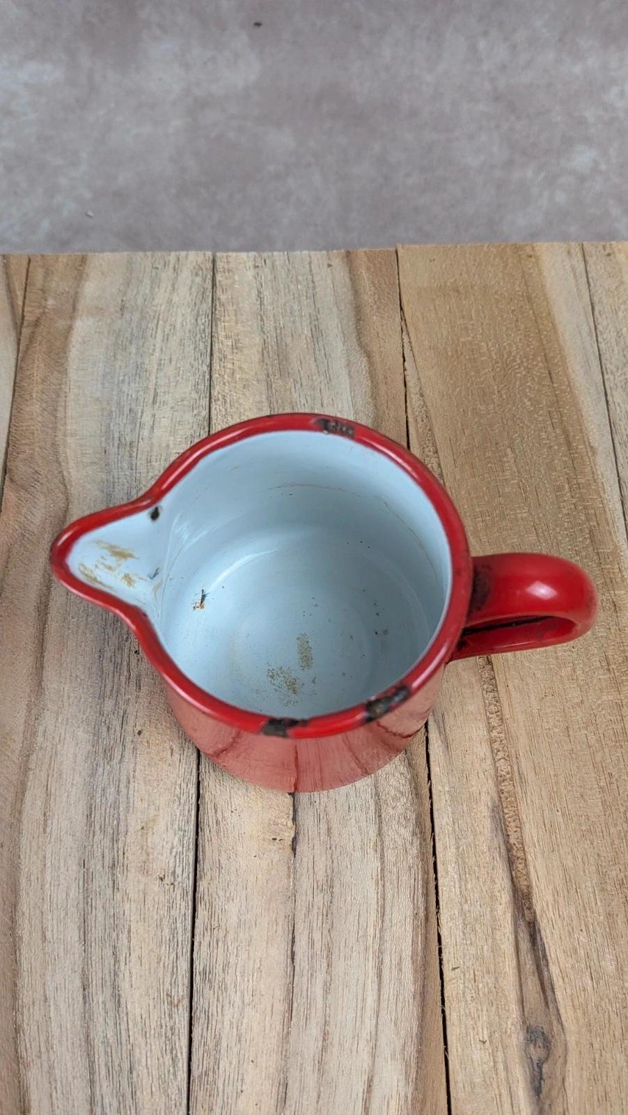 Petit pot verseur émaillé rouge – Kockums Sweden 7 cm