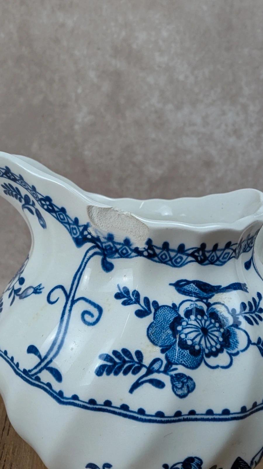 Petit pot verseur ancien anglais en faïence bleue – Made in England