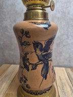 Lampe à pétrole ancienne en faïence décor oiseau et insectes fin Xixe