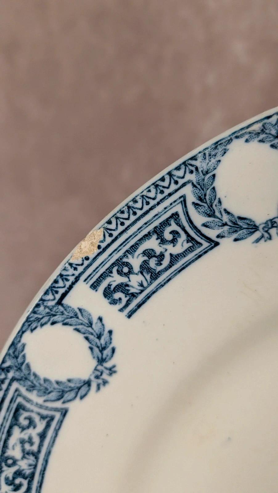 Assiette ancienne en terre de fer Salins modèle Saïda décor bleu