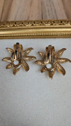 Boucles d’oreilles clips vintage fleurs dorées strass
