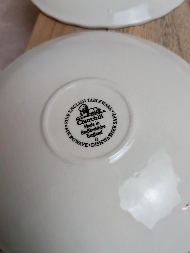 Lot de 6 sous-tasses Churchill England