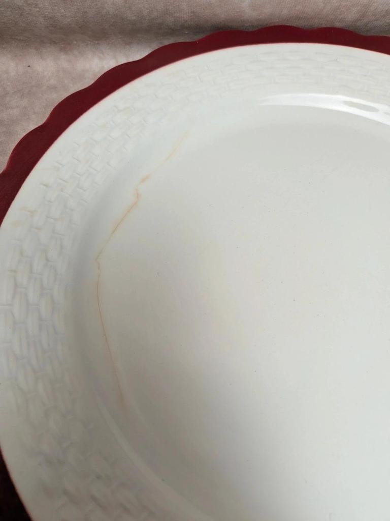 Lot de 4 grandes assiettes anciennes faïence liseré rouge festonné