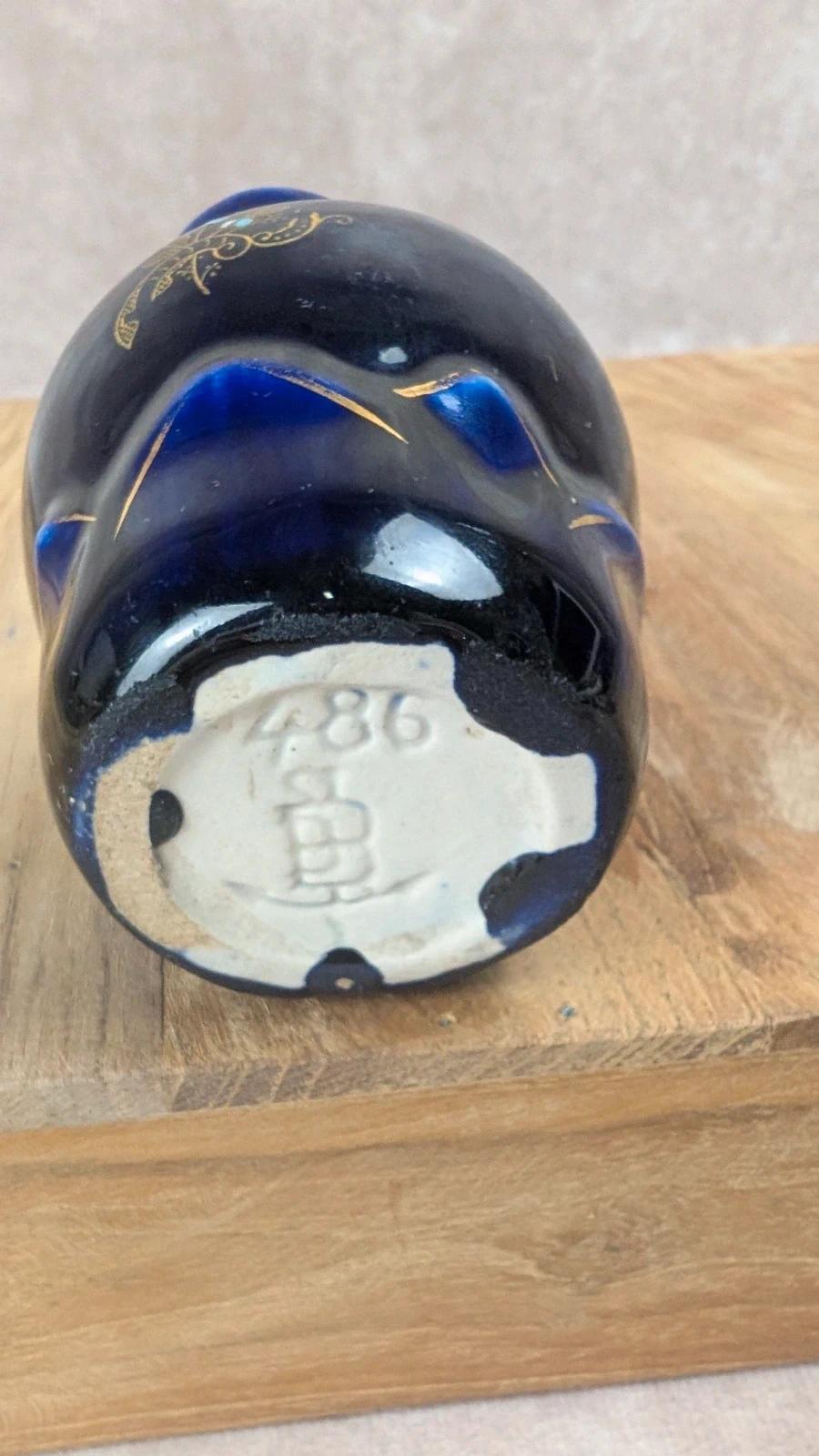 Petit cache-pot ou vase signé Gustave De Bruyne – Faïencerie de Fives Lille