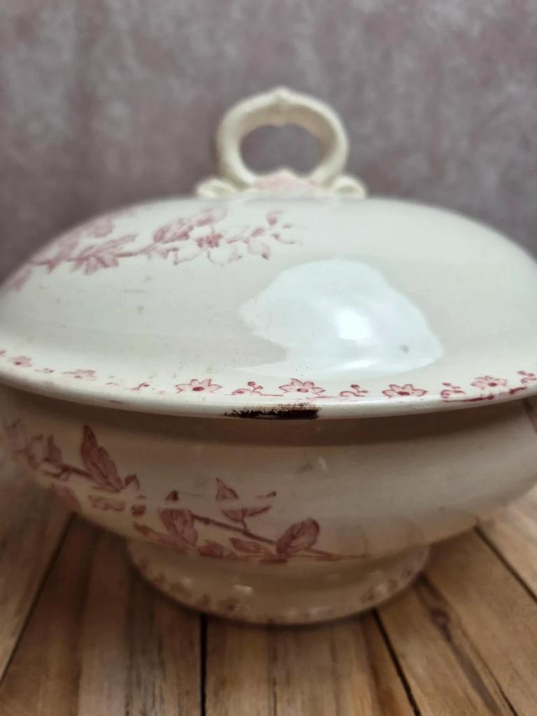 Petite soupière ancienne Sarreguemines modèle Favori rose – Terre de fer