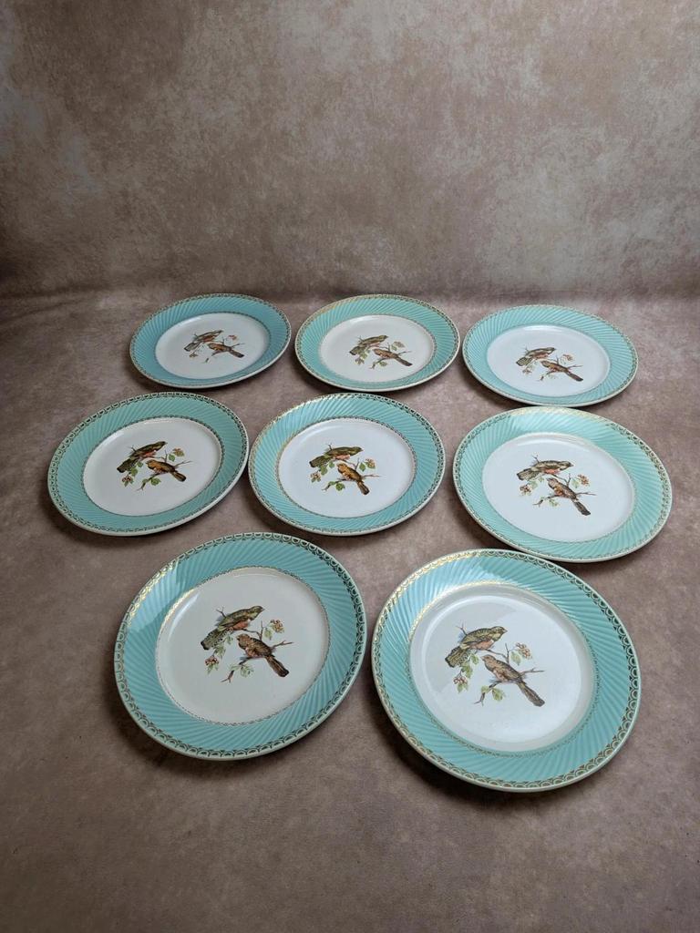 Lot de 8 assiettes plates vintage Badonviller – Décor oiseaux, vert menthe et dorure