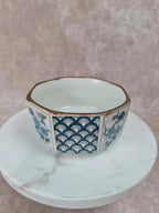 Petit bol octogonal en porcelaine japonaise ancienne