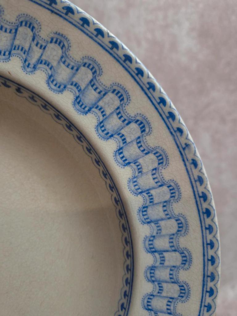 Grande assiette creuse ancienne anglaise B.p.w.&m. Milan – Terre de fer