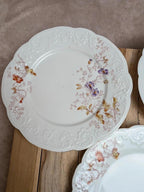 Lot de 3 assiettes anciennes en porcelaine décor floral