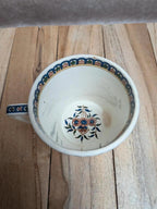 Tasse ancienne en terre de fer Sarreguemines décor polychrome