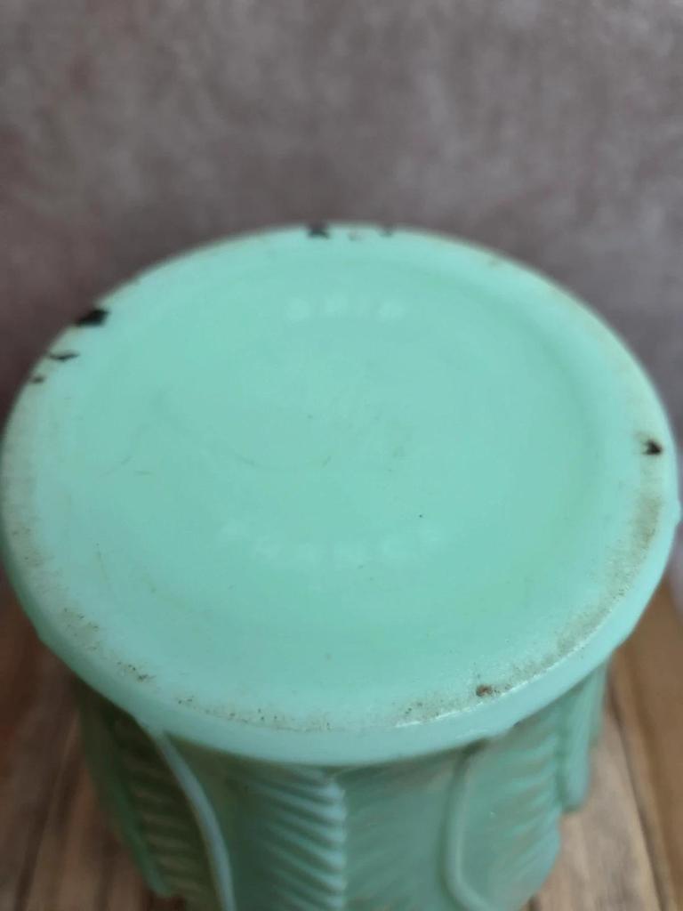 Vase Art Déco en opaline verte Spip France décor feuilles