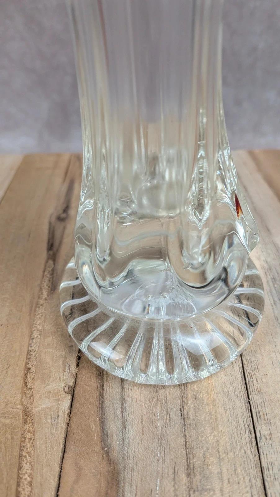Vase en verre vintage forme fleur bord rouge rubis