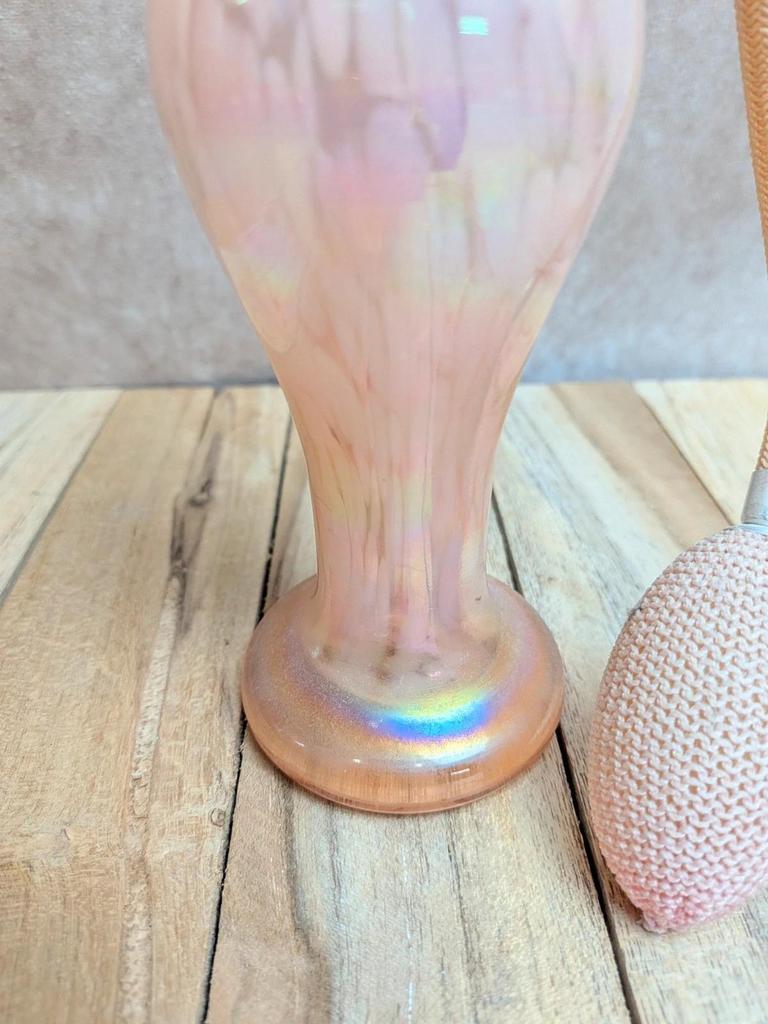 Flacon de parfum ancien verre irisé rose poire vaporisateur vintage