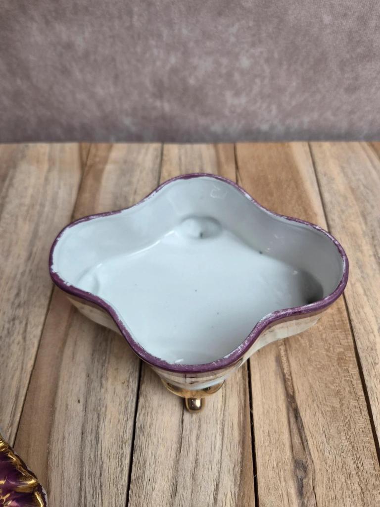 Boîte à bijoux bonbonnière porcelaine irisée – décor scène galante style Fragonard – dorures
