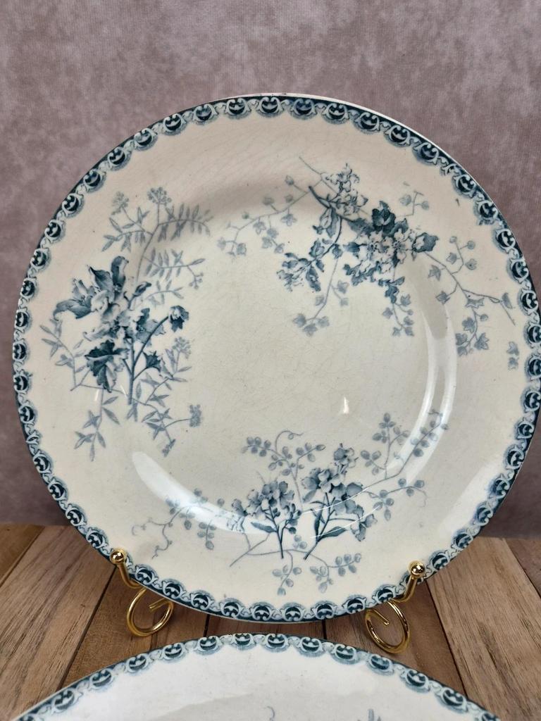 Lot de 2 assiettes plates anciennes Terre de Fer – Hippolyte Boulenger & Cie – modèle Roscoff