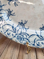 Plat ovale ancien Terre de fer bleu décor floral – 34 cm