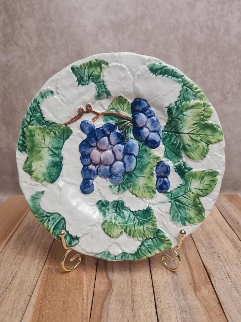 Assiette barbotine vintage décor raisin – relief feuillage 🍇🌿