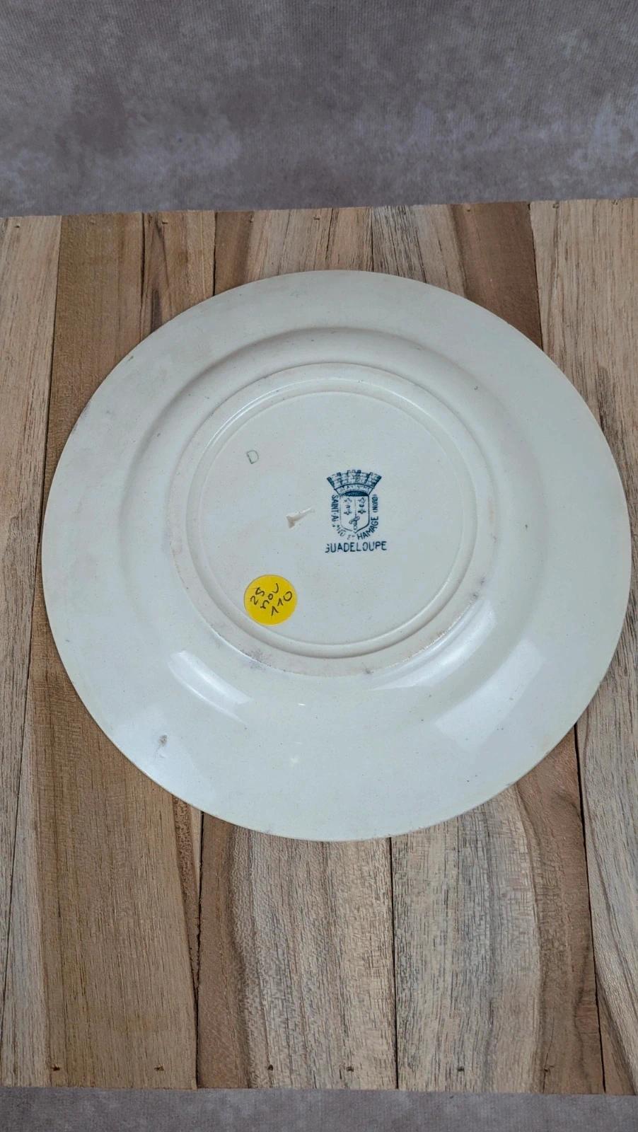 Assiette ancienne terre de fer Saint-amand Hamage Nord “guadeloupe” 19,5 cm