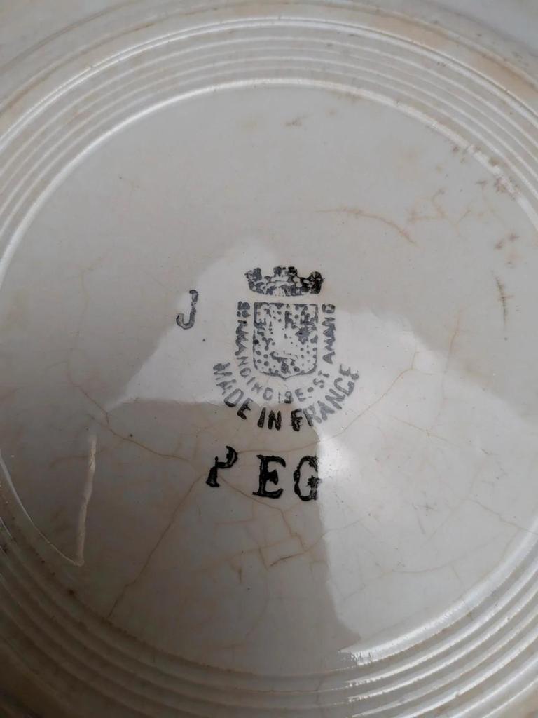 Assiettes plates terre de fer L’amandinoise Peg