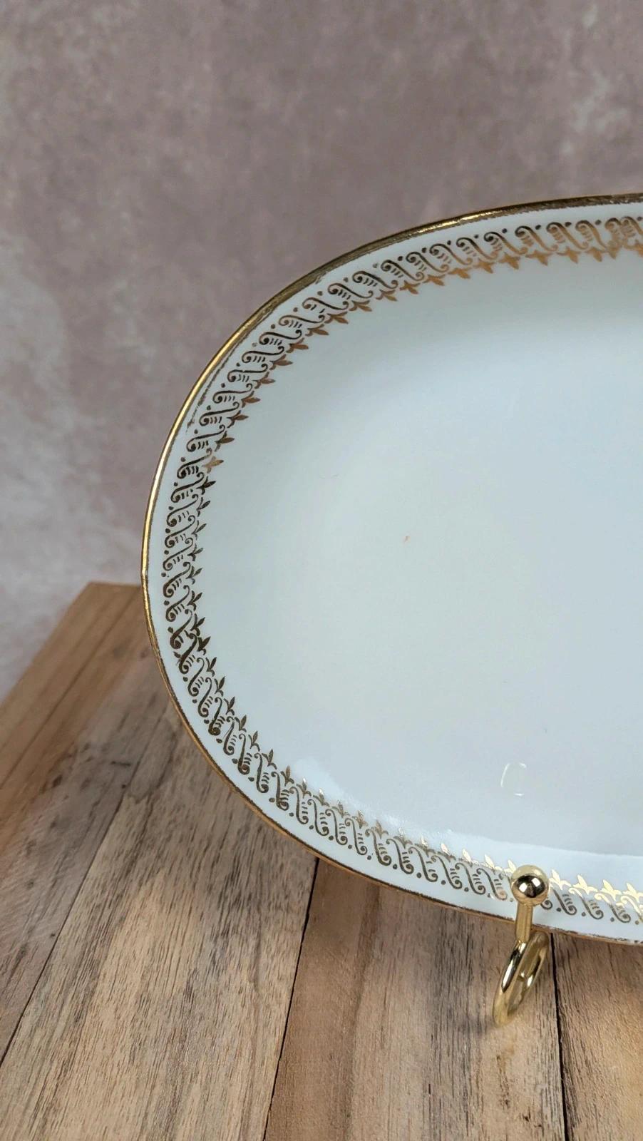 Petit plat ovale en porcelaine Orphée – liseré doré – vintage