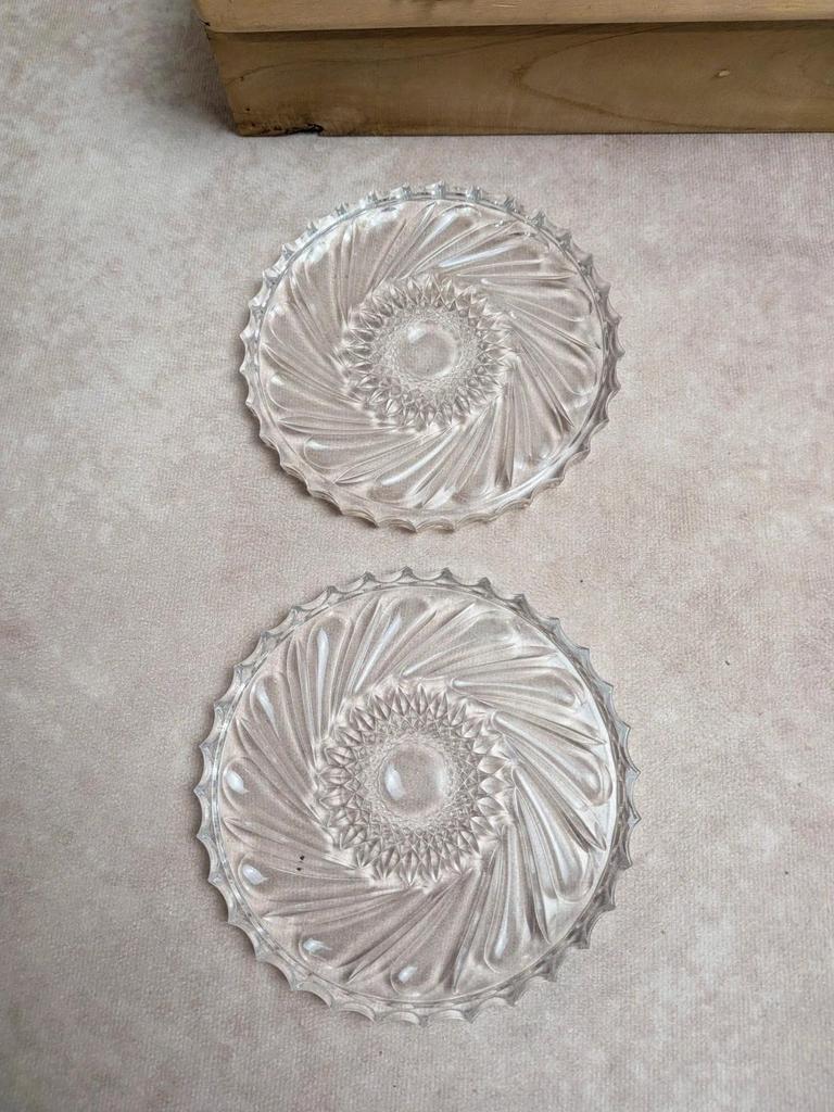 Ensemble vintage dessous de plat et dessous de bouteille en verre dans coffret en bois