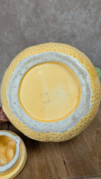 Théière ancienne en barbotine décor citron
