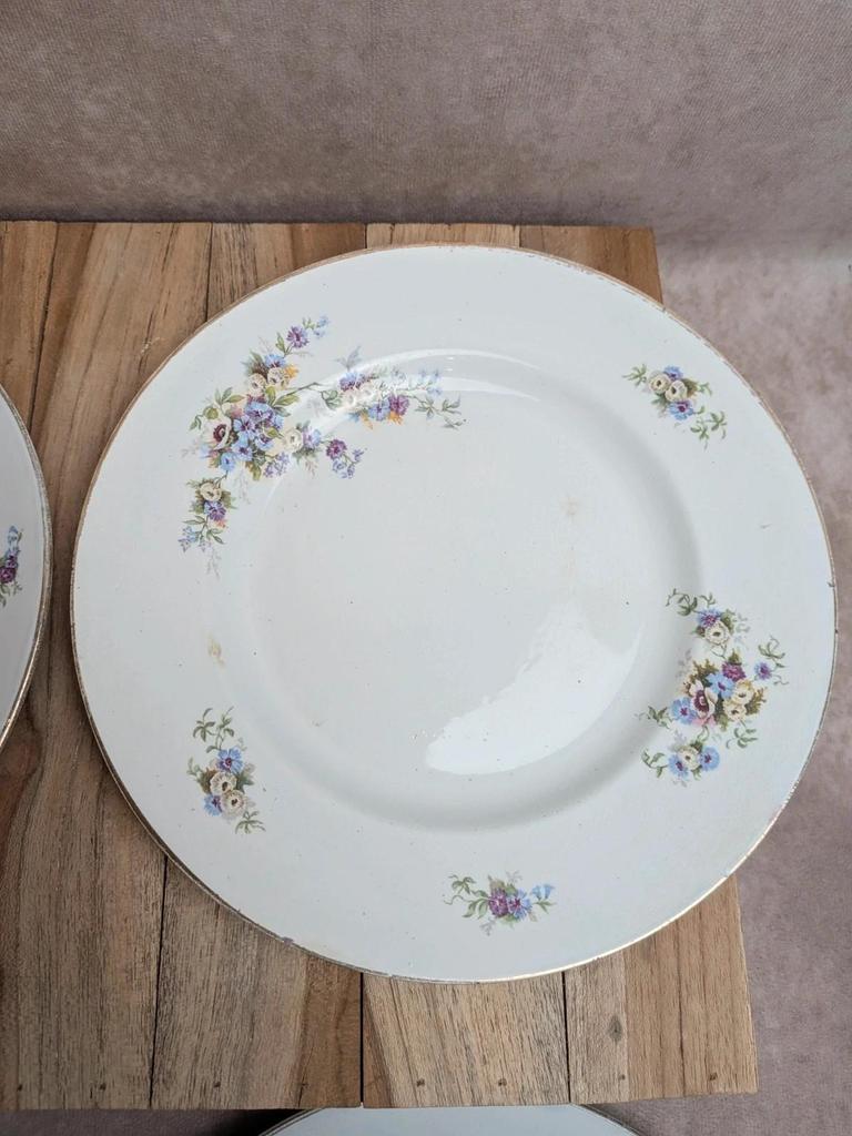 Lot de 4 assiettes plates en terre de fer Hamage Nord – Fleurs polychromes et dorures
