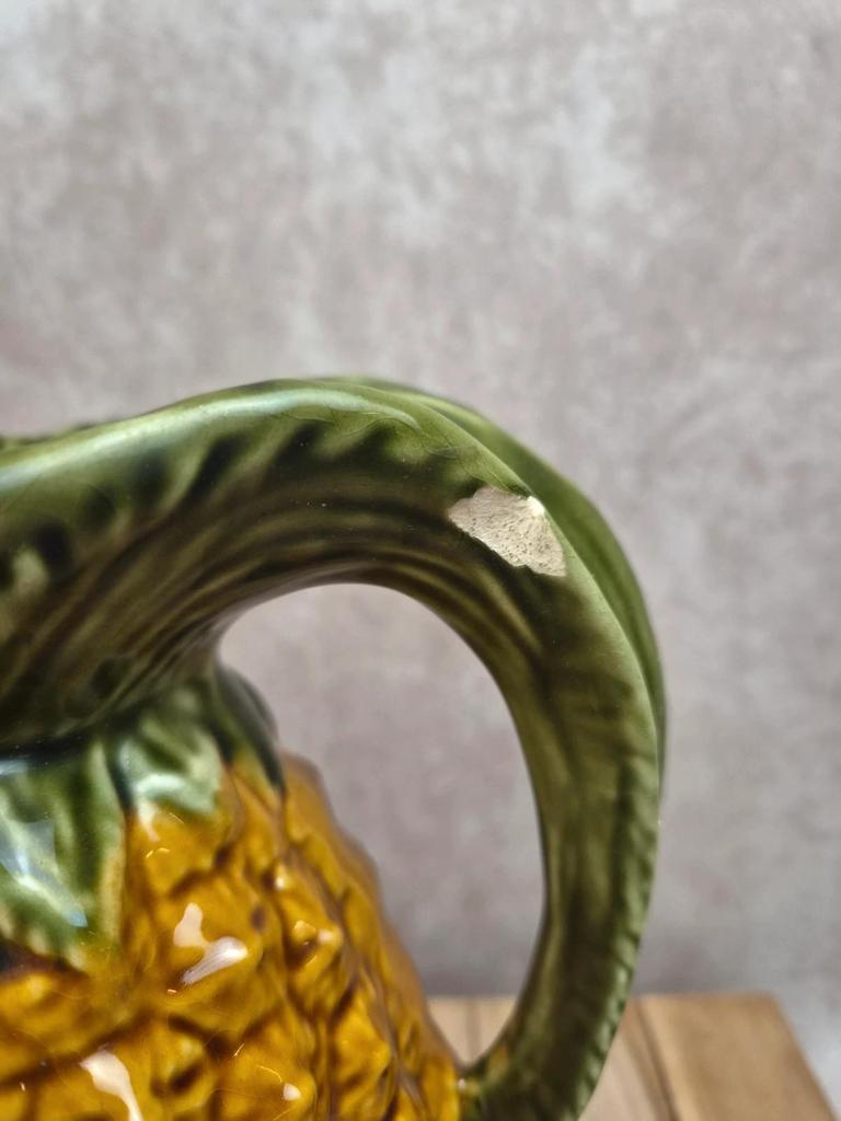 Pichet vintage en barbotine forme ananas – céramique décorative