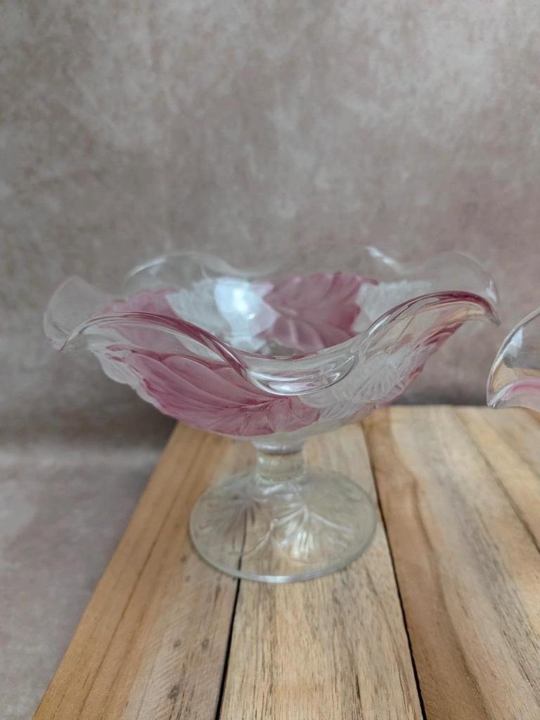Lot de 3 coupes vintage en verre pressé décor floral rose