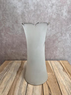 Vase ancien Art nouveau en verre givré émaillé – décor d’iris
