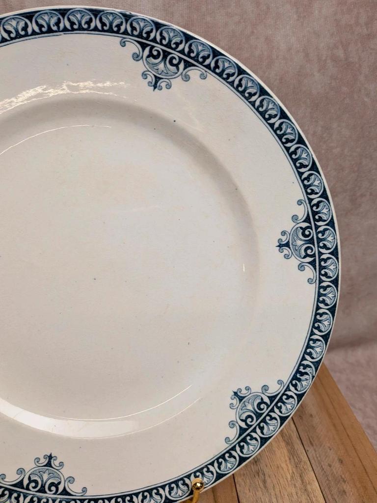 Plat rond Terre de Fer St Amand modèle Andrinople