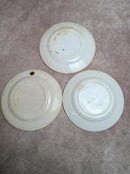 Lot de 3 assiettes parlantes anciennes Automobiles en terre de fer