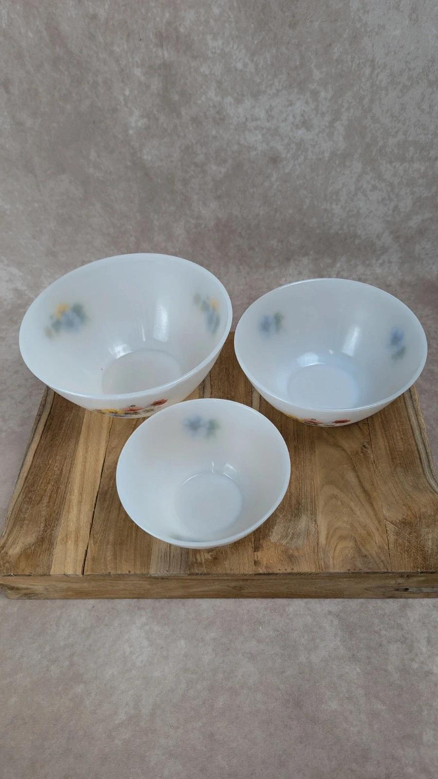 Lot de 3 saladiers vintage Arcopal – motif fleurs des champs